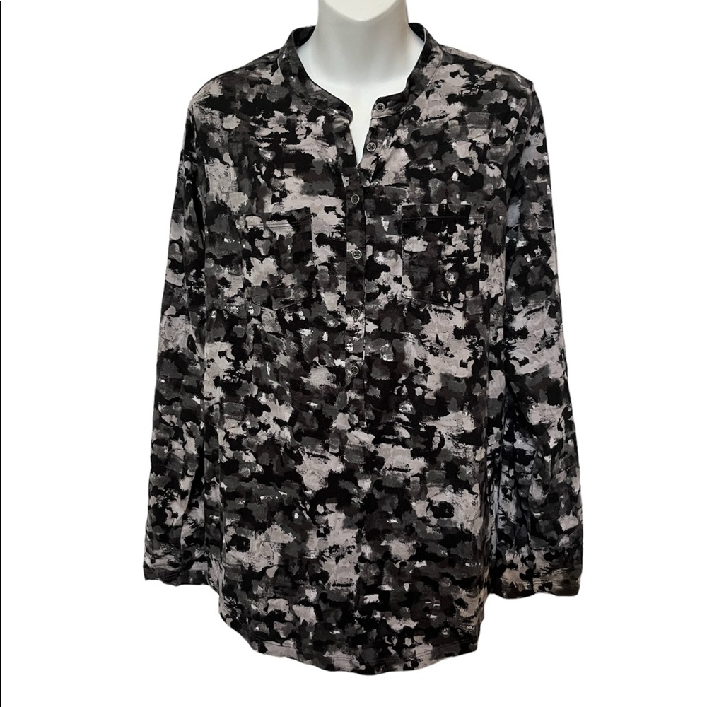 Black white and grey super comfy XL shirt